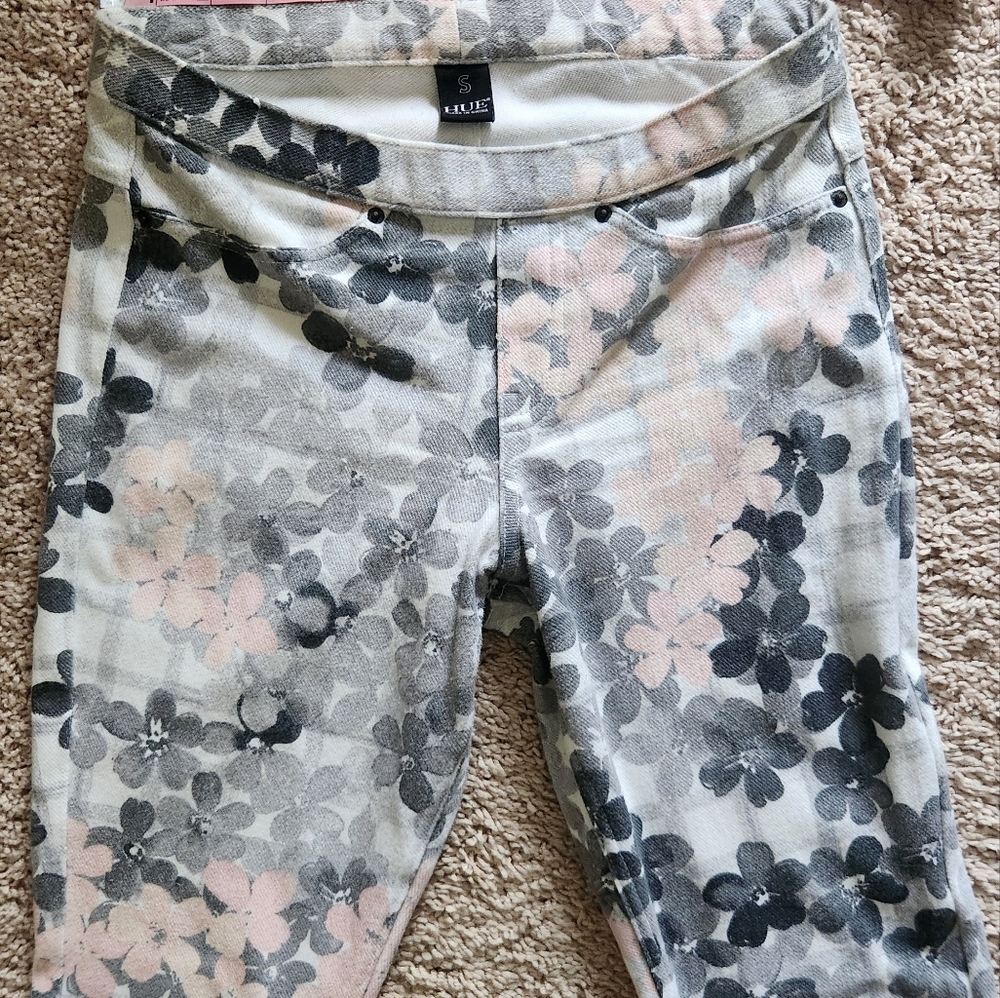 Hue Women's Floral Print Leggings Stretchy Gray and Pink Size Small - Picture 5 of 7